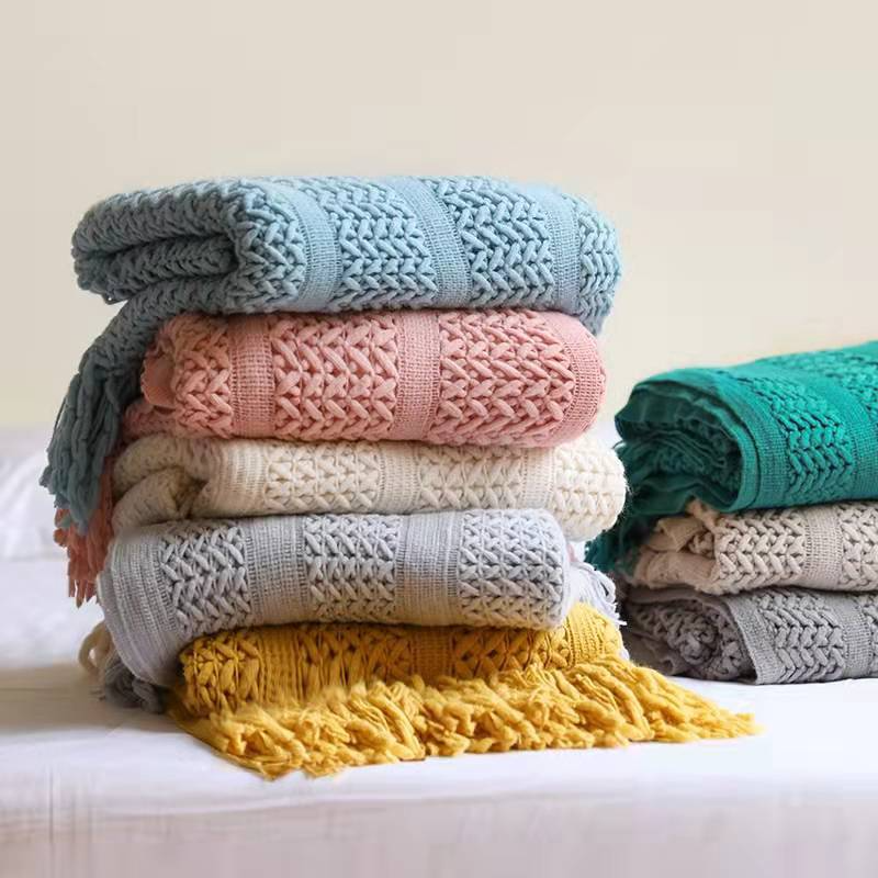 Tynt strikket pledd i deilig stoff