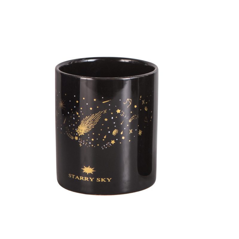 Sorte blomstepotter med gull-design