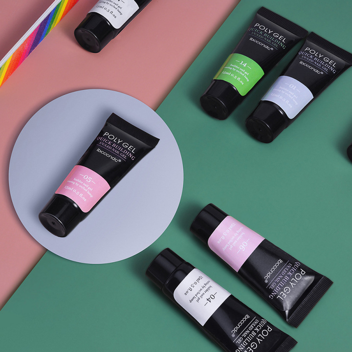 Polygel i naturlige fargenyanser