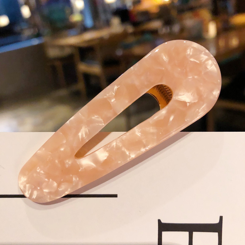 Moderne hårspenner i nydelige design