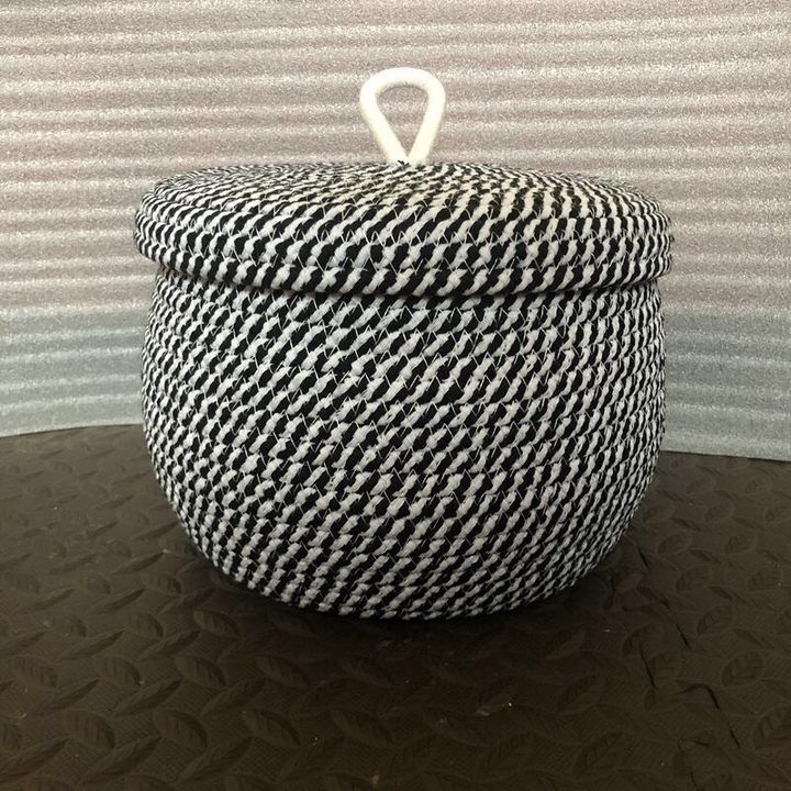 Dekorative flettekurver for oppbevaring