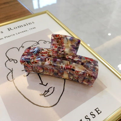 Moderne hårklyper i marmordesign