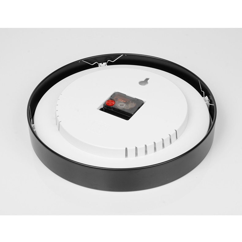 Veggklokke i dekorative design