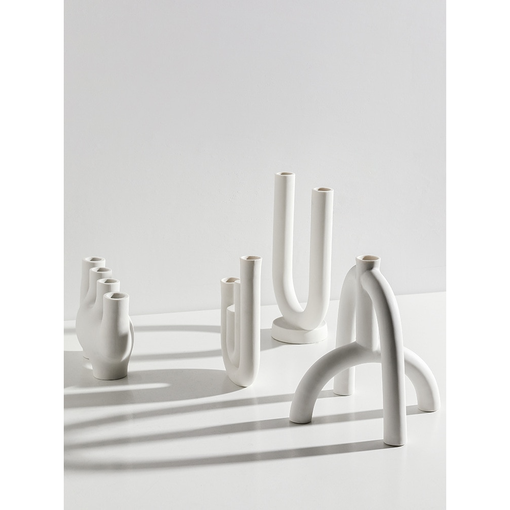 Kunstnerisk lysestake i keramikk