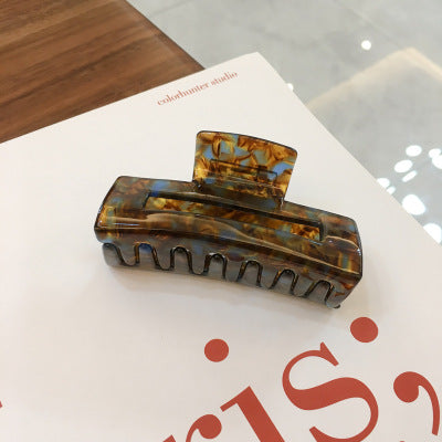 Moderne hårklyper i marmordesign