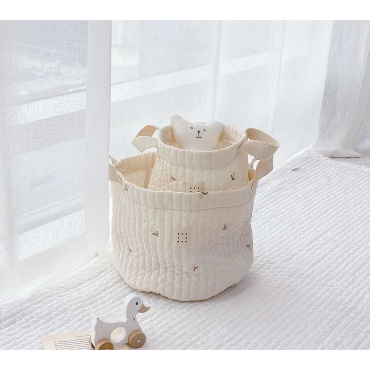 Oppbevaringskurv med bamser til barnerom