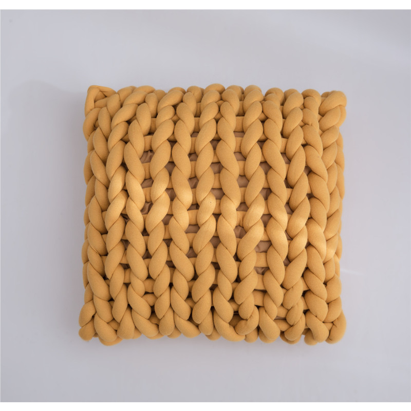 Designerpute grovstrikk pyntepute