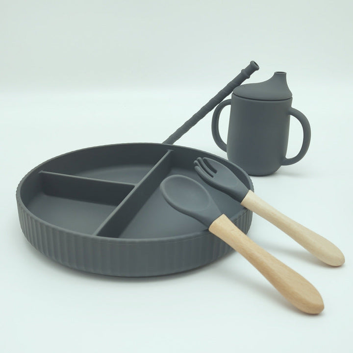 Barneservise i silikon med tredetaljer