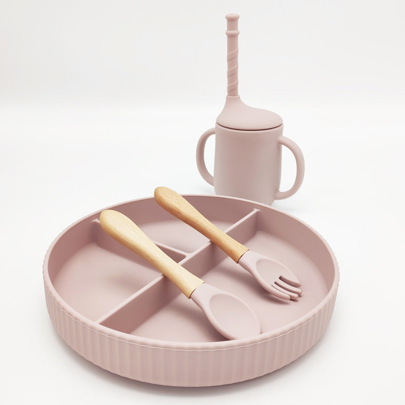 Barneservise i silikon med tredetaljer