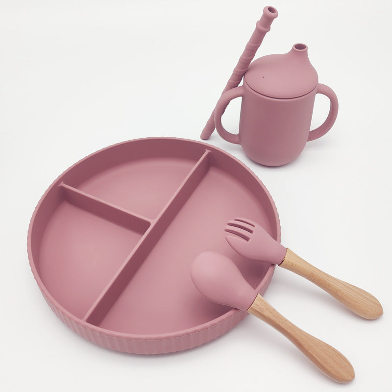 Barneservise i silikon med tredetaljer