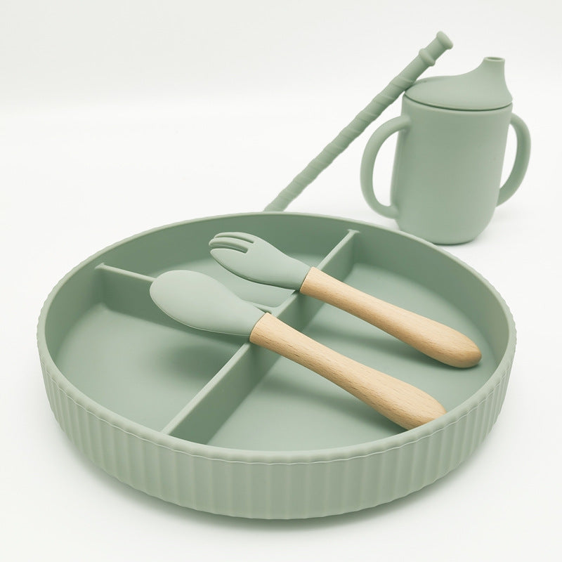 Barneservise i silikon med tredetaljer