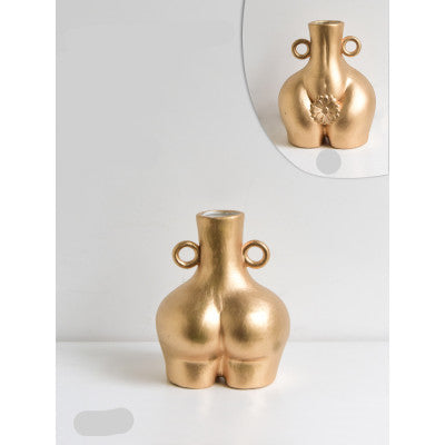 Kroppsformet vase i keramikk